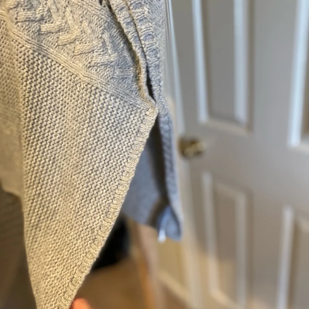 NWT Gap - Girls gray cable knit poncho with faux fur hood, Size: XL